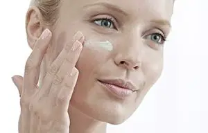 Hypersensitive facial skin with a tendency to redness